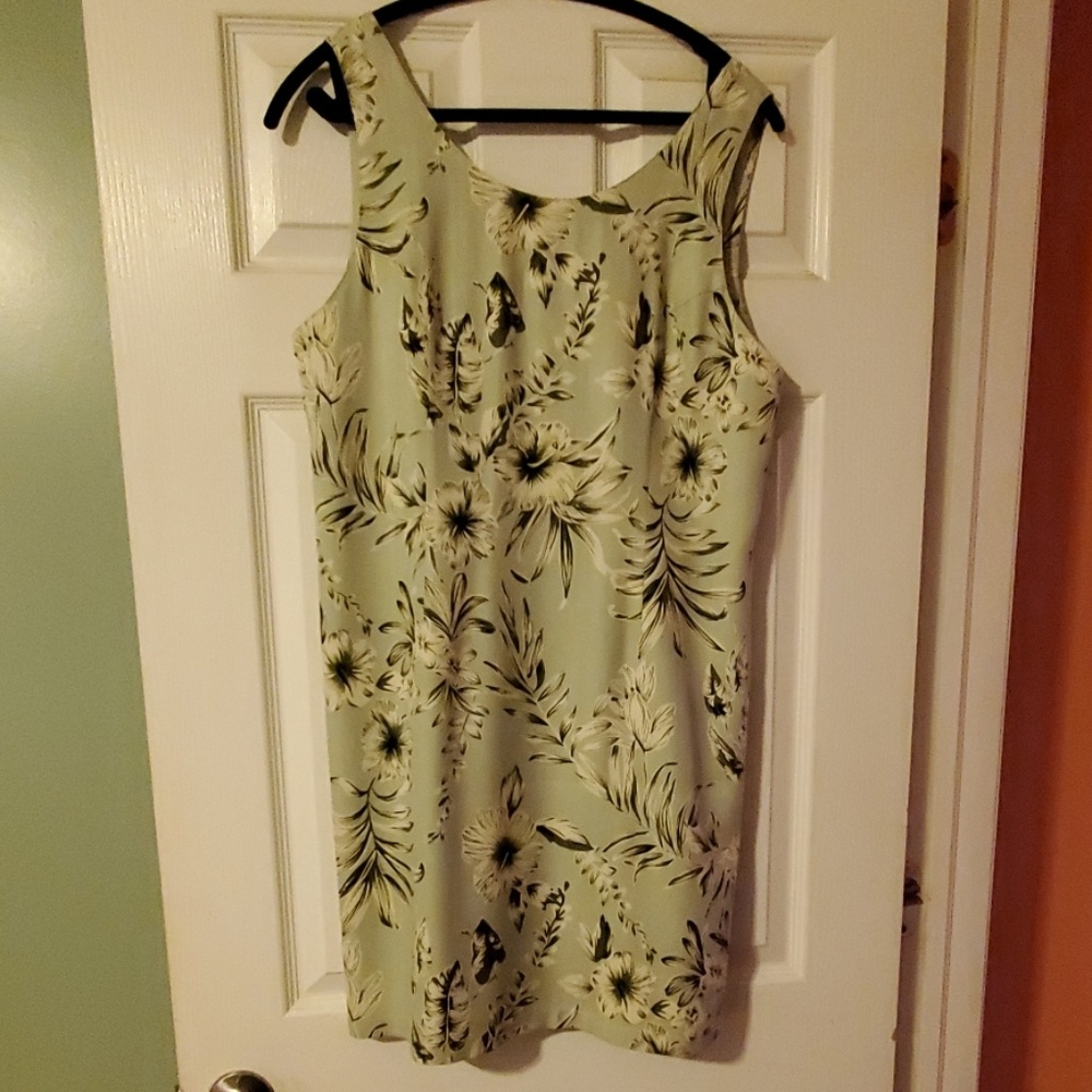 Green hawaiin summer dress
